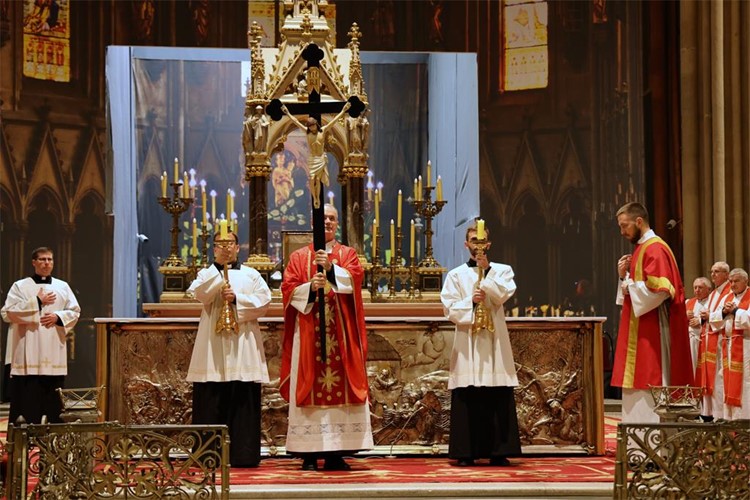 Nadbiskup Kutleša predvodio obrede Velikoga petka u Zagrebačkoj katedrali